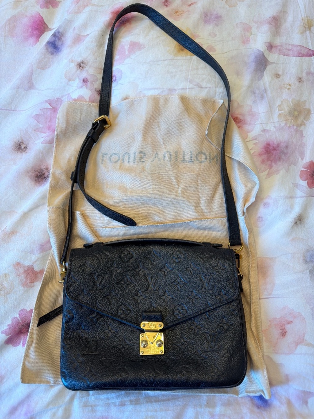 Louis Vuitton Pochette Métis handbag